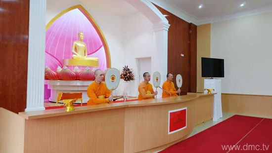 วัดพระธรรมกายเบอร์ลิน จัดพิธีบูชาข้าวพระ
