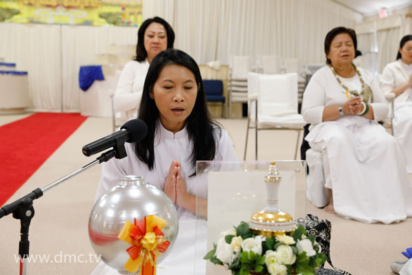 วัดพระธรรมกายเท็กซัส จัดพิธีถวายคิลานเภสัช