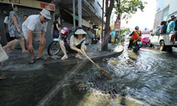 ปิดเส้นทางสายหลัก-รอง ที่น้ำยังท่วมสูง