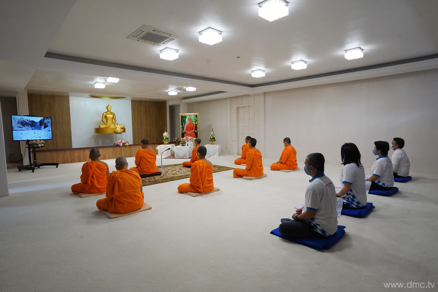 คณะสงฆ์และเจ้าหน้าที่วัดพระธรรมกายบาวาเรีย รวมใจปฏิบัติธรรมวันคุ้มครองโลก