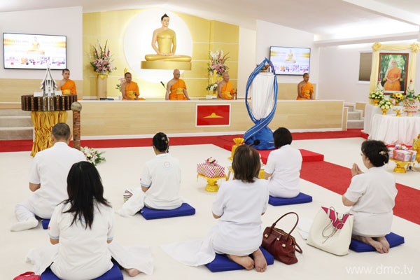 วัดพระธรรมกายจอร์เจีย จัดพิธีทอดผ้าป่า เนื่องในวันธรรมชัย