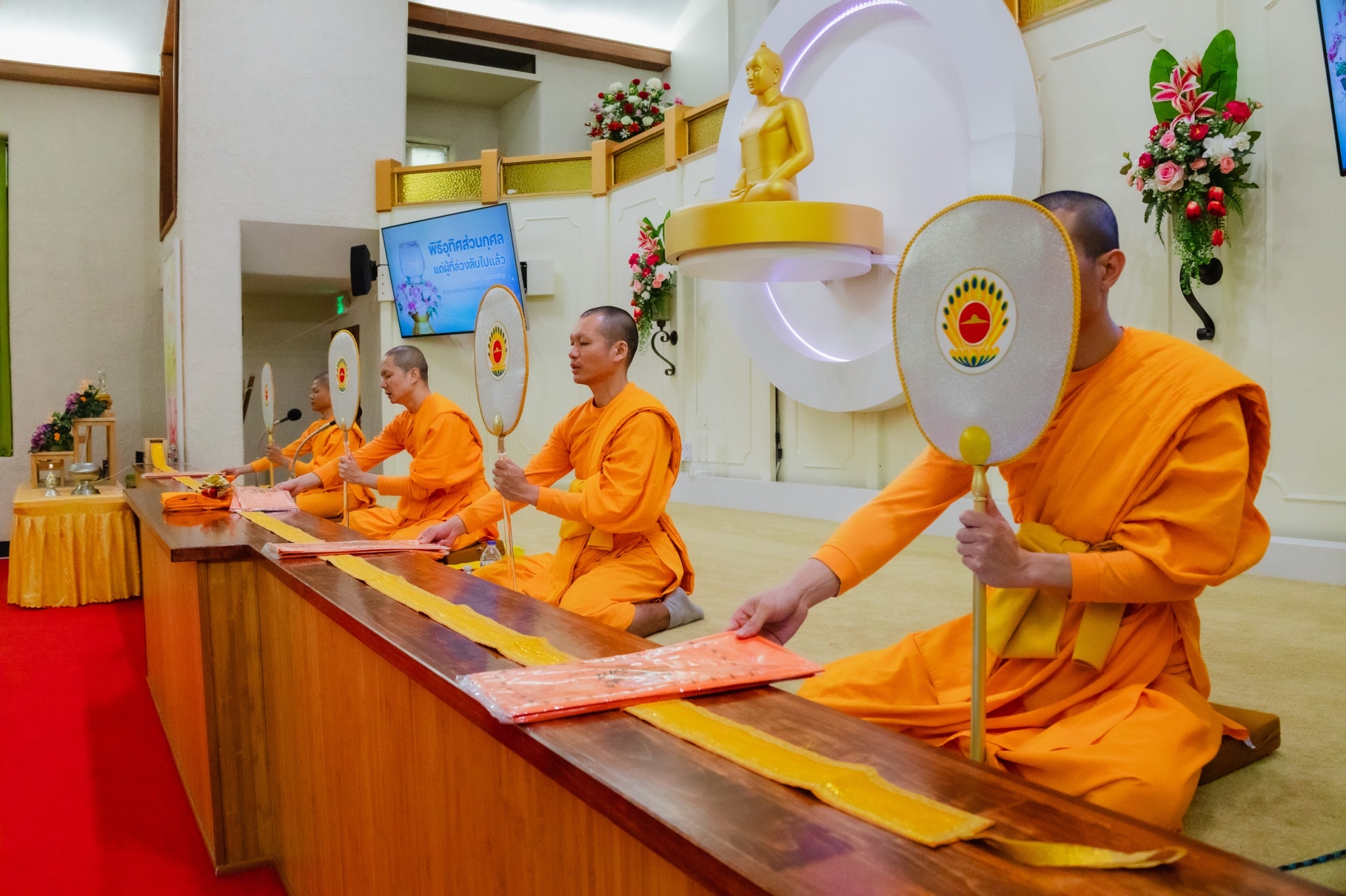 วัดพระธรรมกายแคนซัส จัดพิธีถวายข้าวสาร