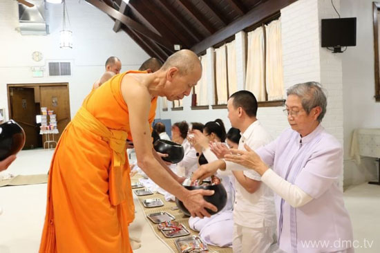 วัดพระธรรมกายชิคาโก จัดพิธีถวายคิลานเภสัช
