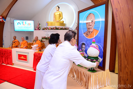 วัดพระธรรมกายซีแอตเติล จัดพิธีบูชาข้าวพระ