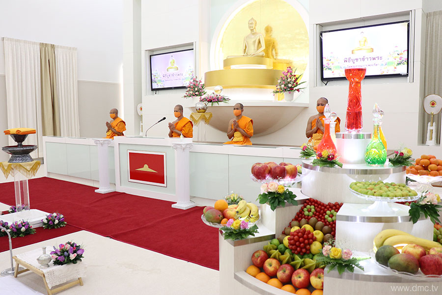 วัดพระธรรมกายฟลอริดา จัดพิธีบูชาข้าวพระ
