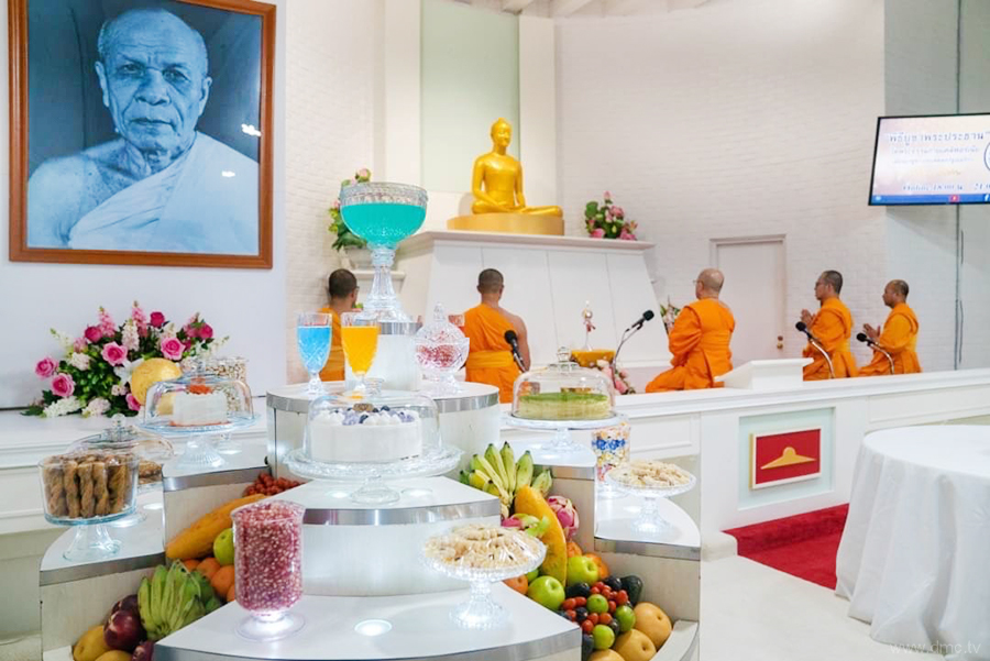 วัดพระธรรมกายแคลิฟอร์เนีย จัดพิธีบูชาข้าวพระ