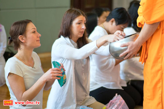 วัดพระธรรมกายนอร์ธสวีเดน จัดพิธีทอดกฐิน