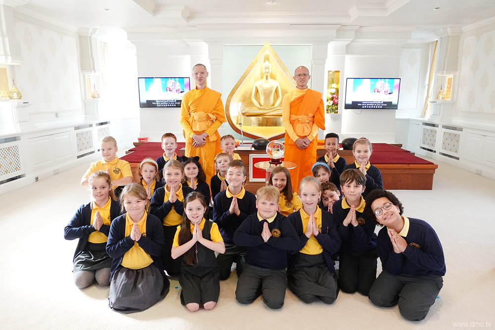  นักเรียน Bill Quay Primary School เรียนรู้พระพุทธศาสนา ณ วัดพระธรรมกายนิวคาสเซิล