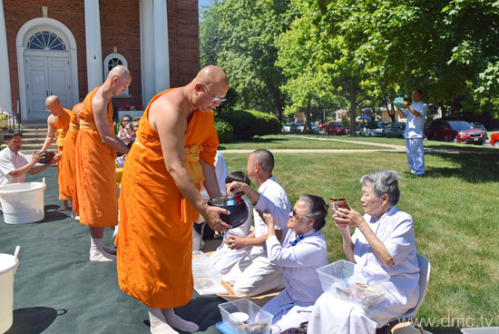 วัดพระธรรมกายชิคาโก จัดงานบุญวันเข้าพรรษา