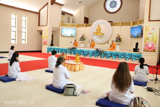 วัดพระธรรมกายแคนซัส จัดพิธีปล่อยปลา