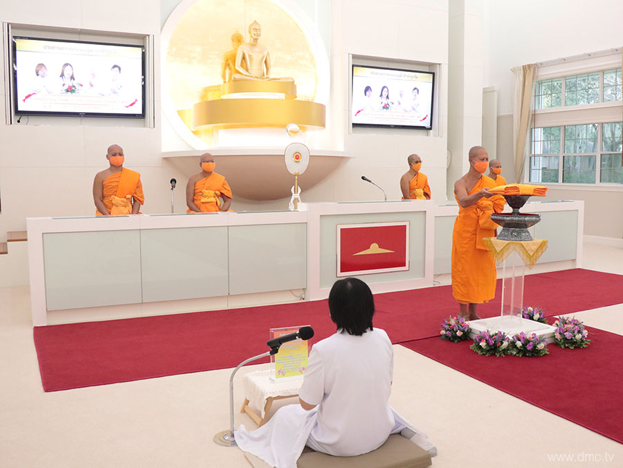 วัดพระธรรมกายฟลอริดา จัดพิธีทอดผ้าป่าบำรุงวัด