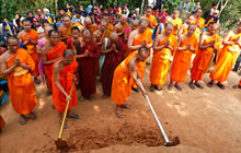 จอบสุดท้ายขยายถนนพุทธวิถี