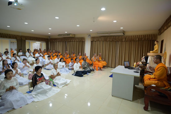 คณะผู้มีบุญ อ.พนมสารคาม ร่วมกิจกรรมสวดธัมมจักฯ และปฏิบัติธรรม