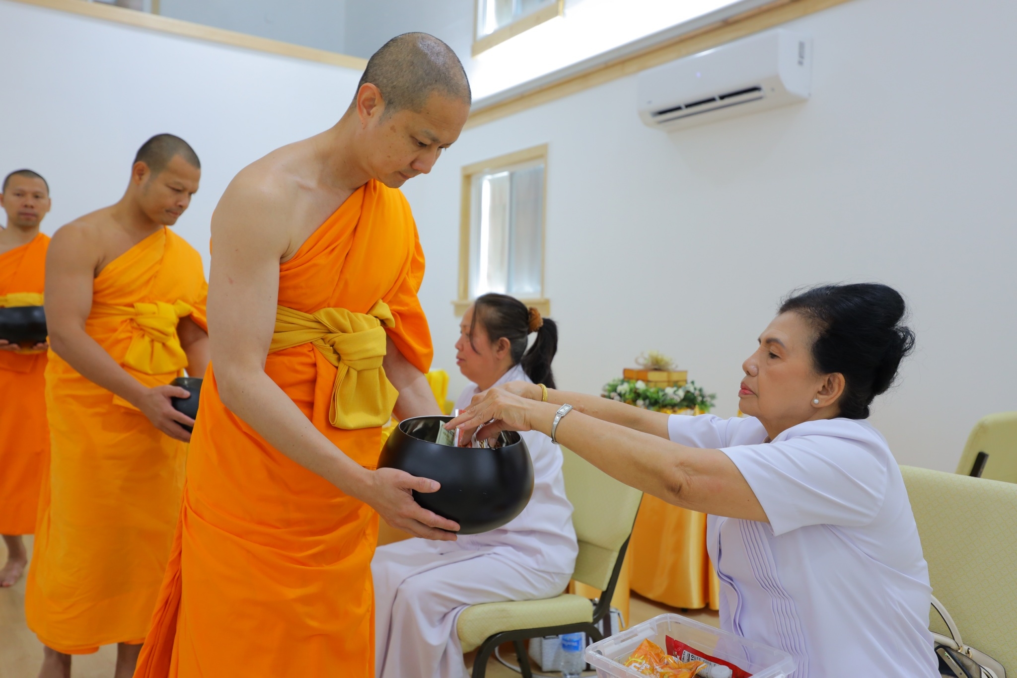 วัดพระธรรมกายแคนซัส จัดพิธีถวายกองบุญการศึกษา