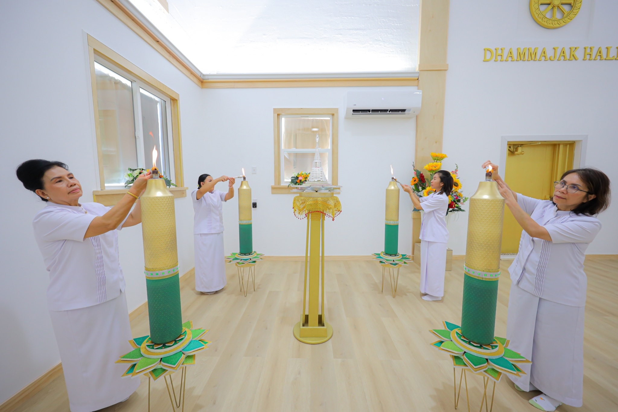 วัดพระธรรมกายแคนซัส จัดพิธีถวายกองบุญการศึกษา