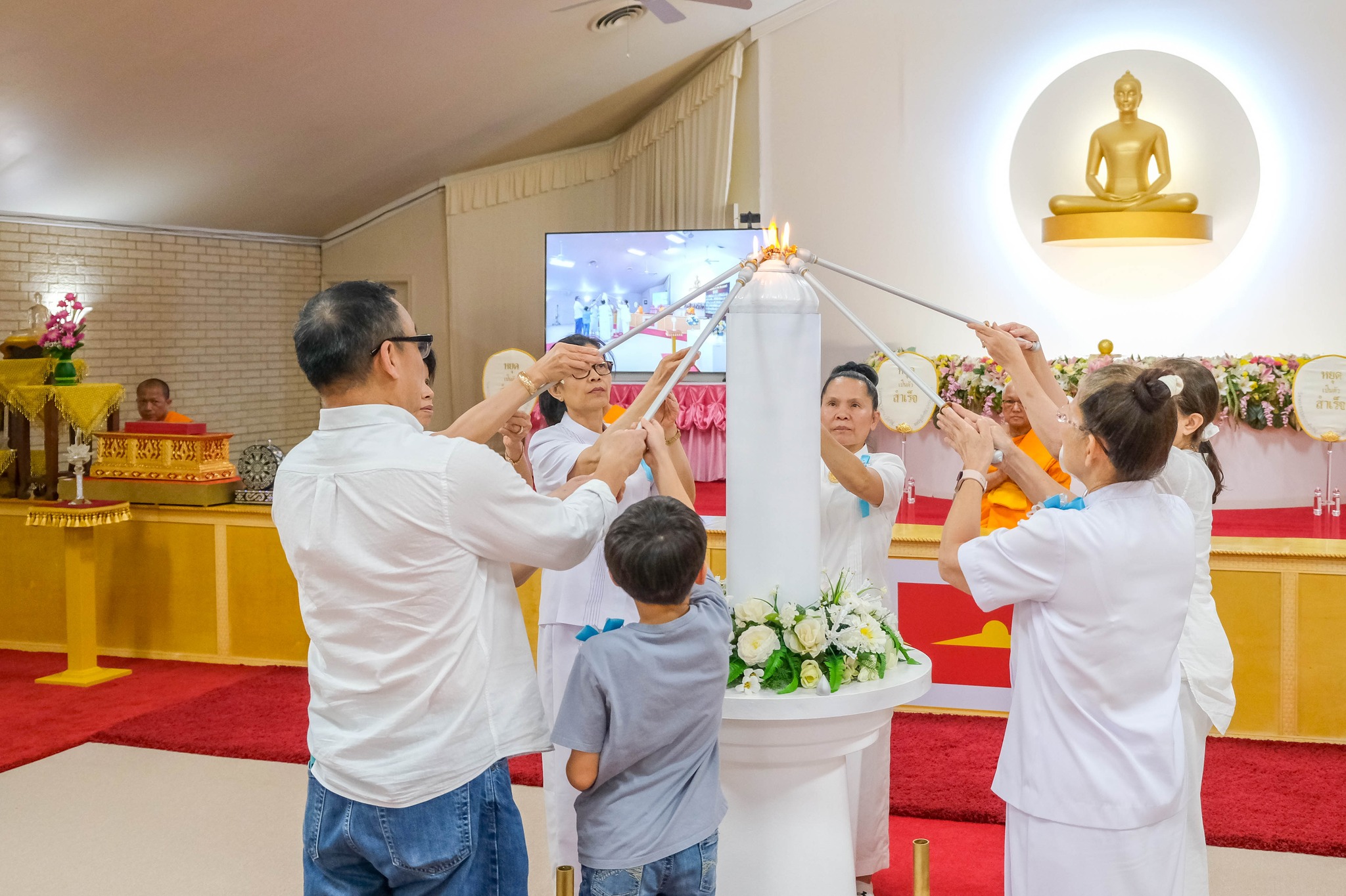 วัดพระธรรมกายเท็กซัส จัดพิธีจุดเทียนใจไฟนิรันดร์อนันตชัย