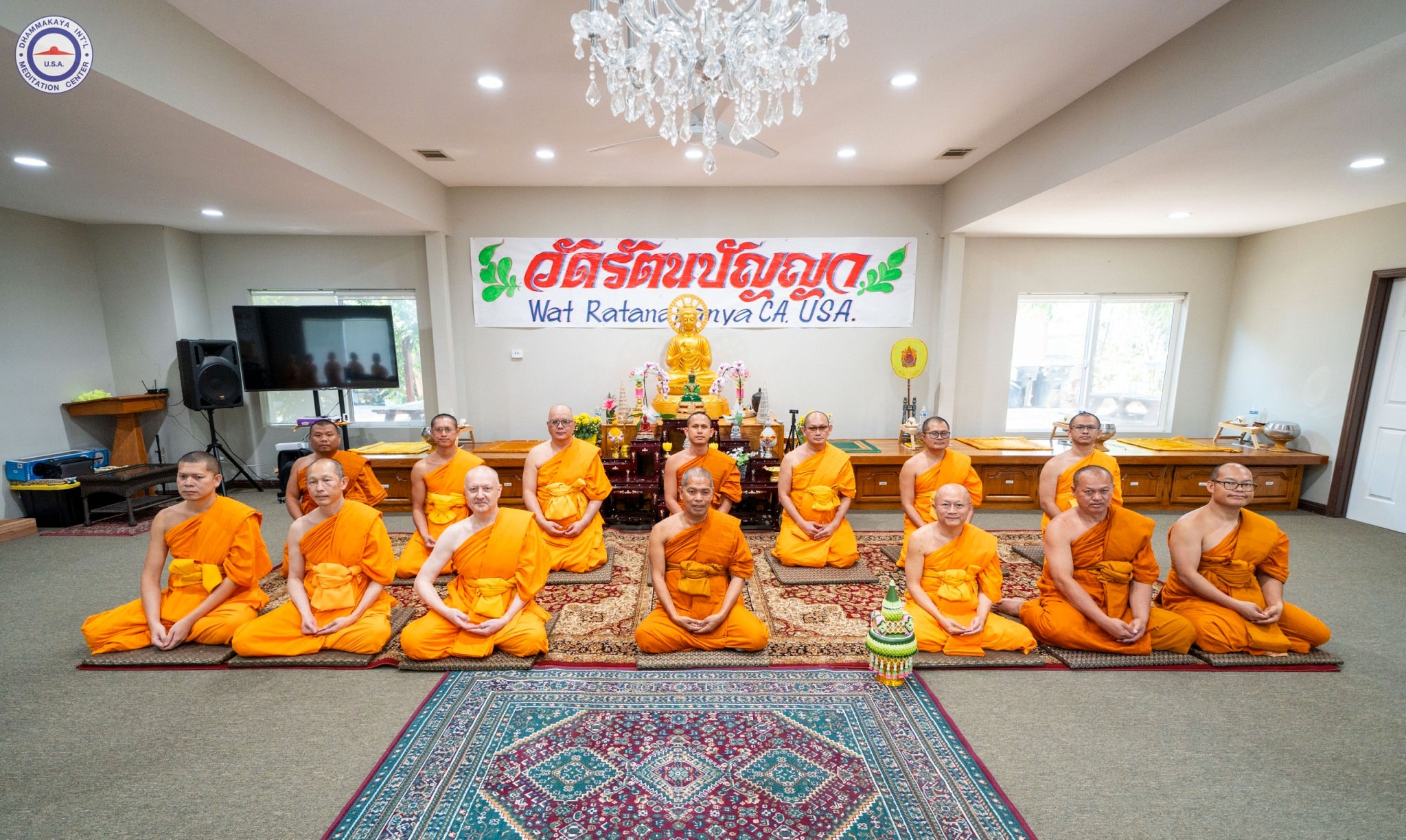 คณะสงฆ์วัดพระธรรมกายแคลิฟอร์เนีย ทำสามีจิกรรมพระผู้ใหญ่