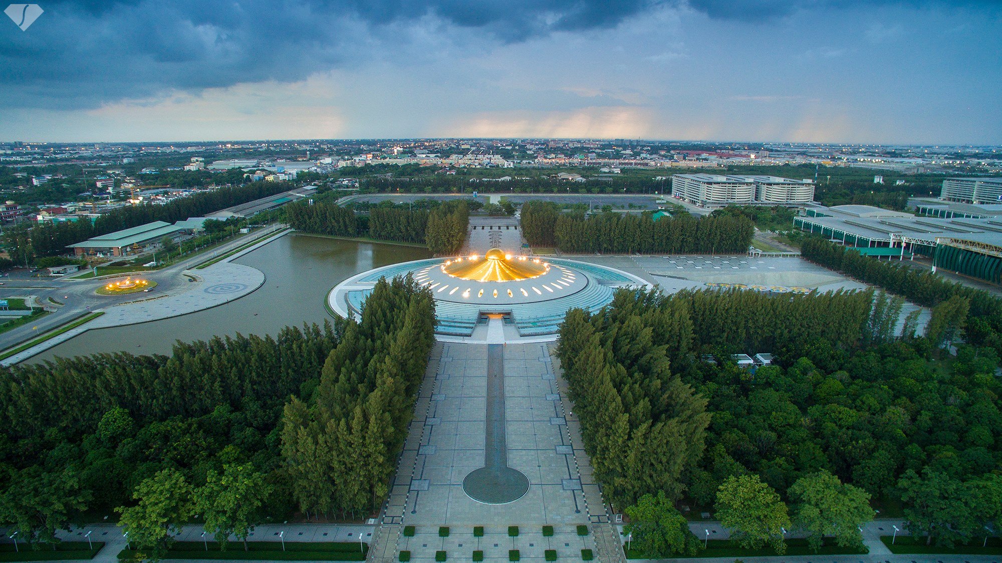 มหาวิหารพระมงคลเทพมุนี (สด จนฺทสโร) พระผู้ปราบมาร