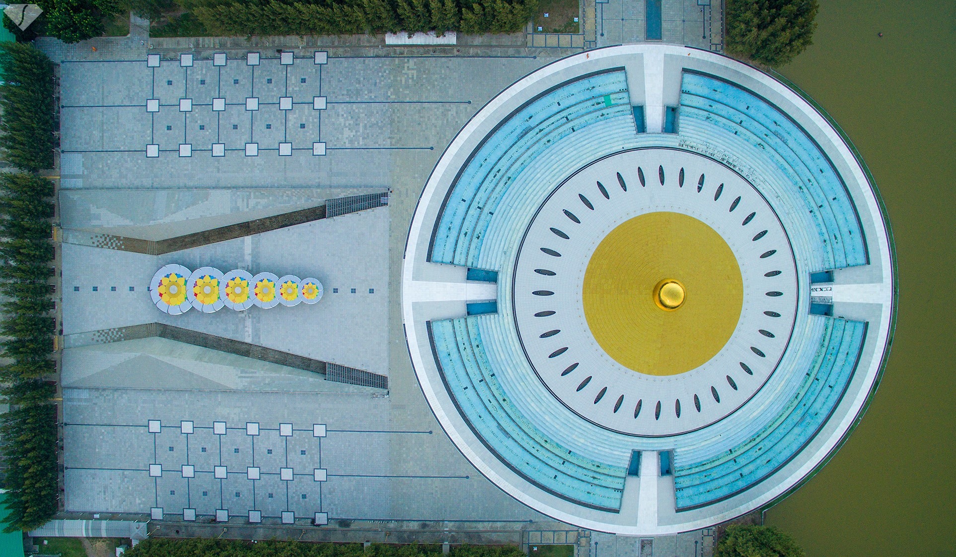 มหาวิหารพระมงคลเทพมุนี (สด จนฺทสโร) พระผู้ปราบมาร