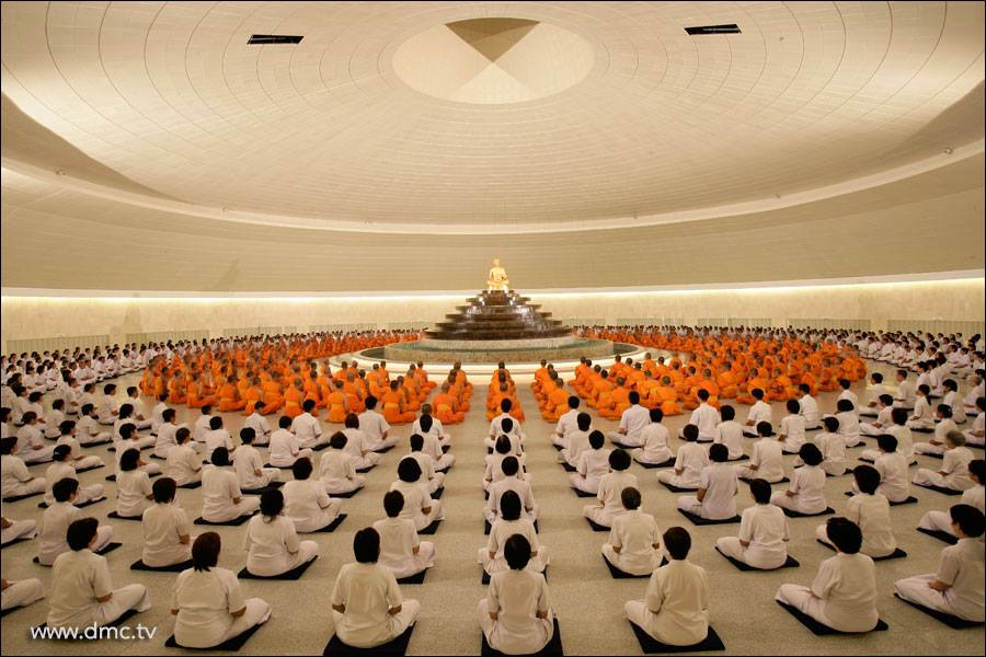 ภายในมหาวิหารพระมงคลเทพมุนี