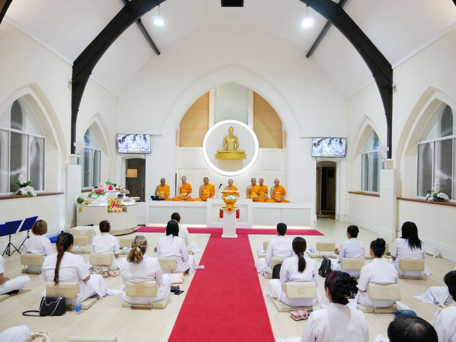 วัดพระธรรมกายแมนเชสเตอร์ จัดพิธีบูชาข้าวพระ