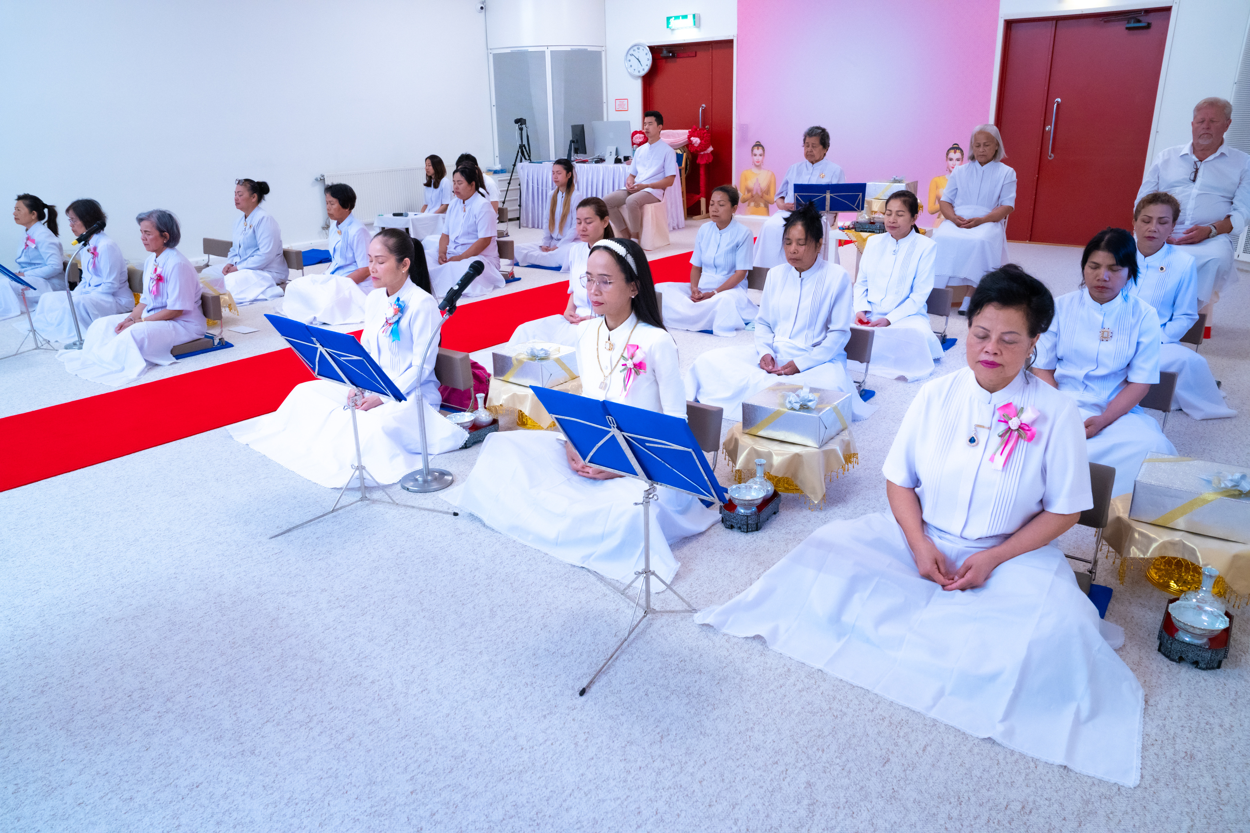 วัดพระธรรมกายสตอกโฮล์ม จัดงานบุญบูชาข้าวพระ