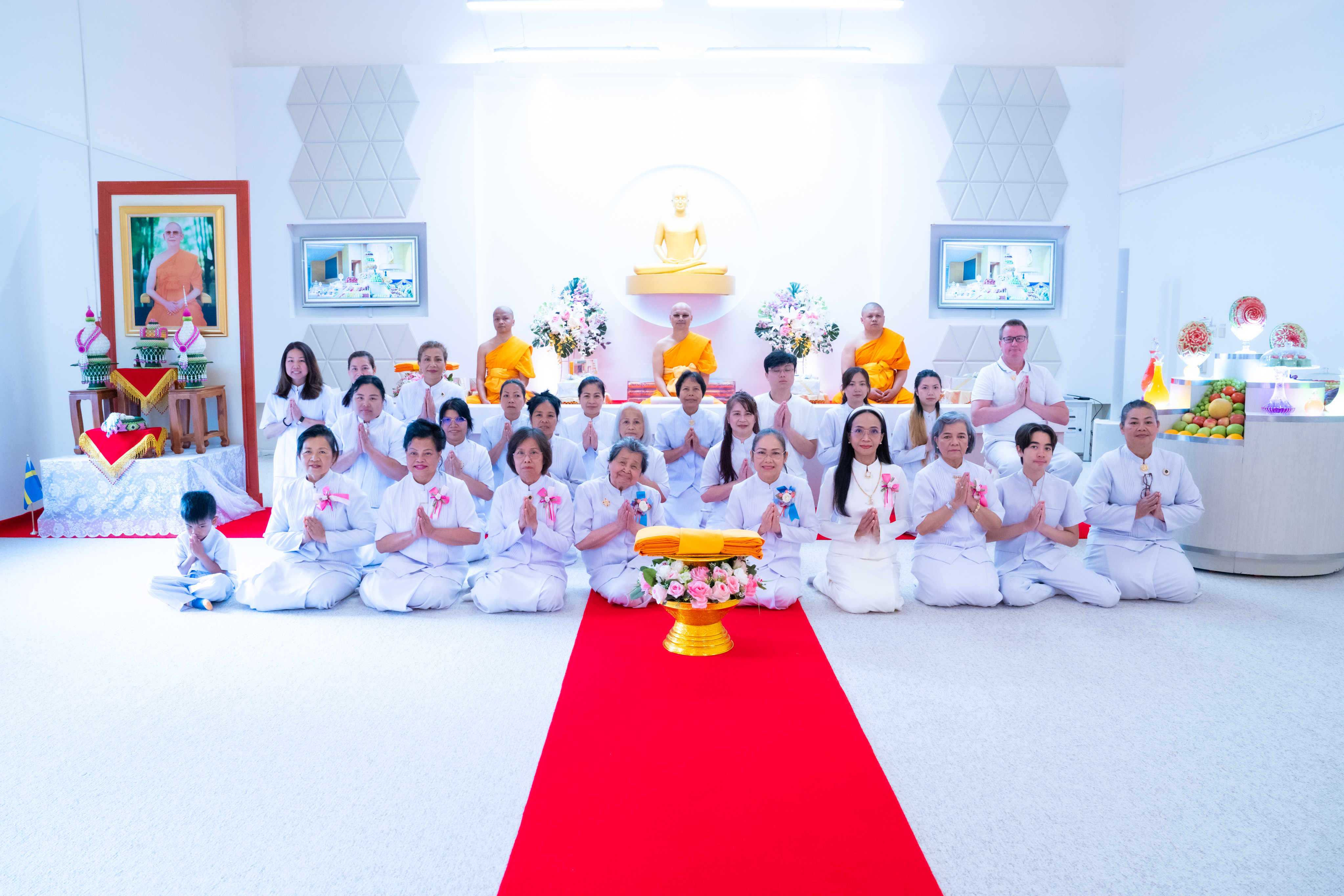 วัดพระธรรมกายสตอกโฮล์ม จัดงานบุญบูชาข้าวพระ