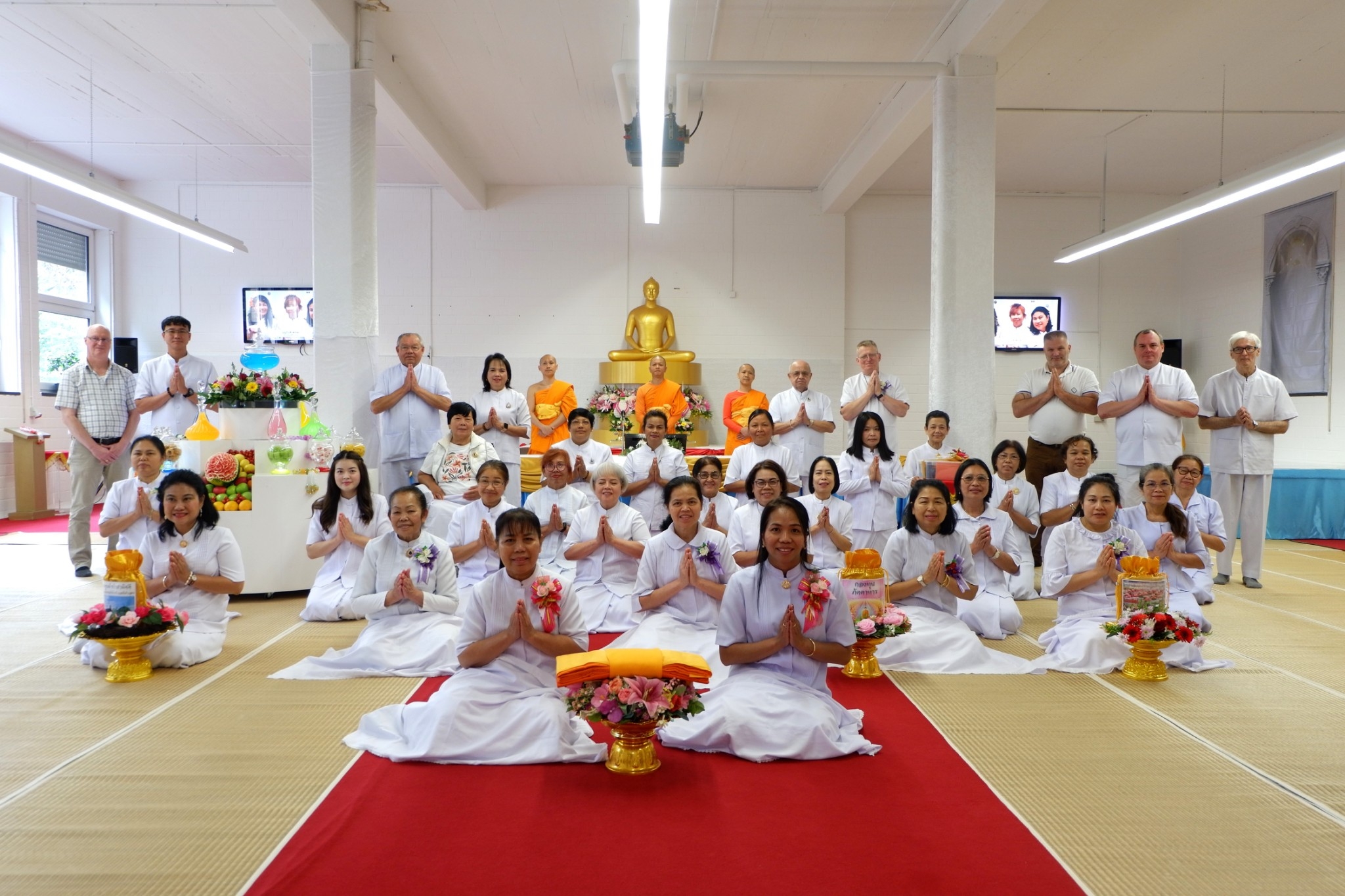 วัดพุทธนอร์ดไรน์ เวสท์ฟาเลน จัดพิธีบูชาข้าวพระ