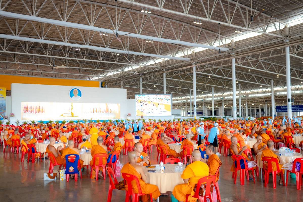 เยาวชนจิตอาสา รับบุญจัดเตรียมภัตตาหารพระ  เนื่องในวันสมาธิโลก