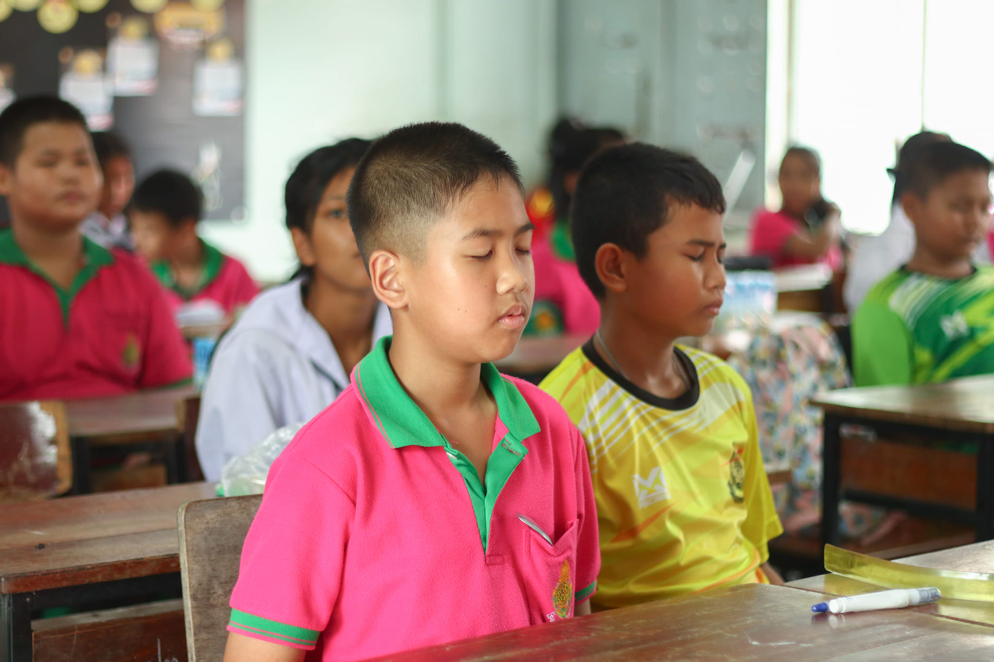 พระอาจารย์จากกองธรรม สอนศีลธรรมนักเรียนโรงเรียนสังข์อ่ำวิทยา