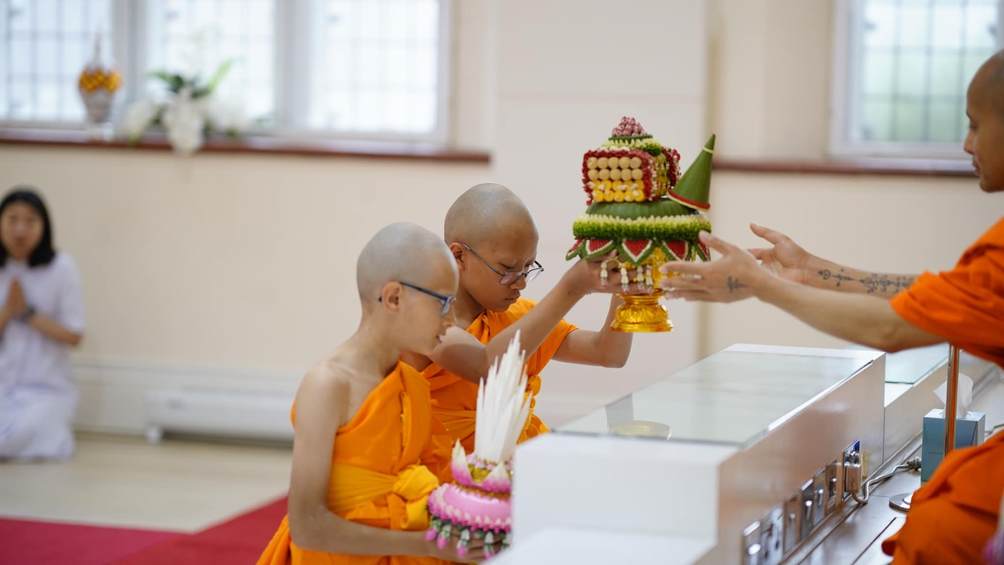 วัดพระธรรมกายแมนเชสเตอร์ จัดพิธีบรรพชาสามเณรภาคฤดูร้อน
