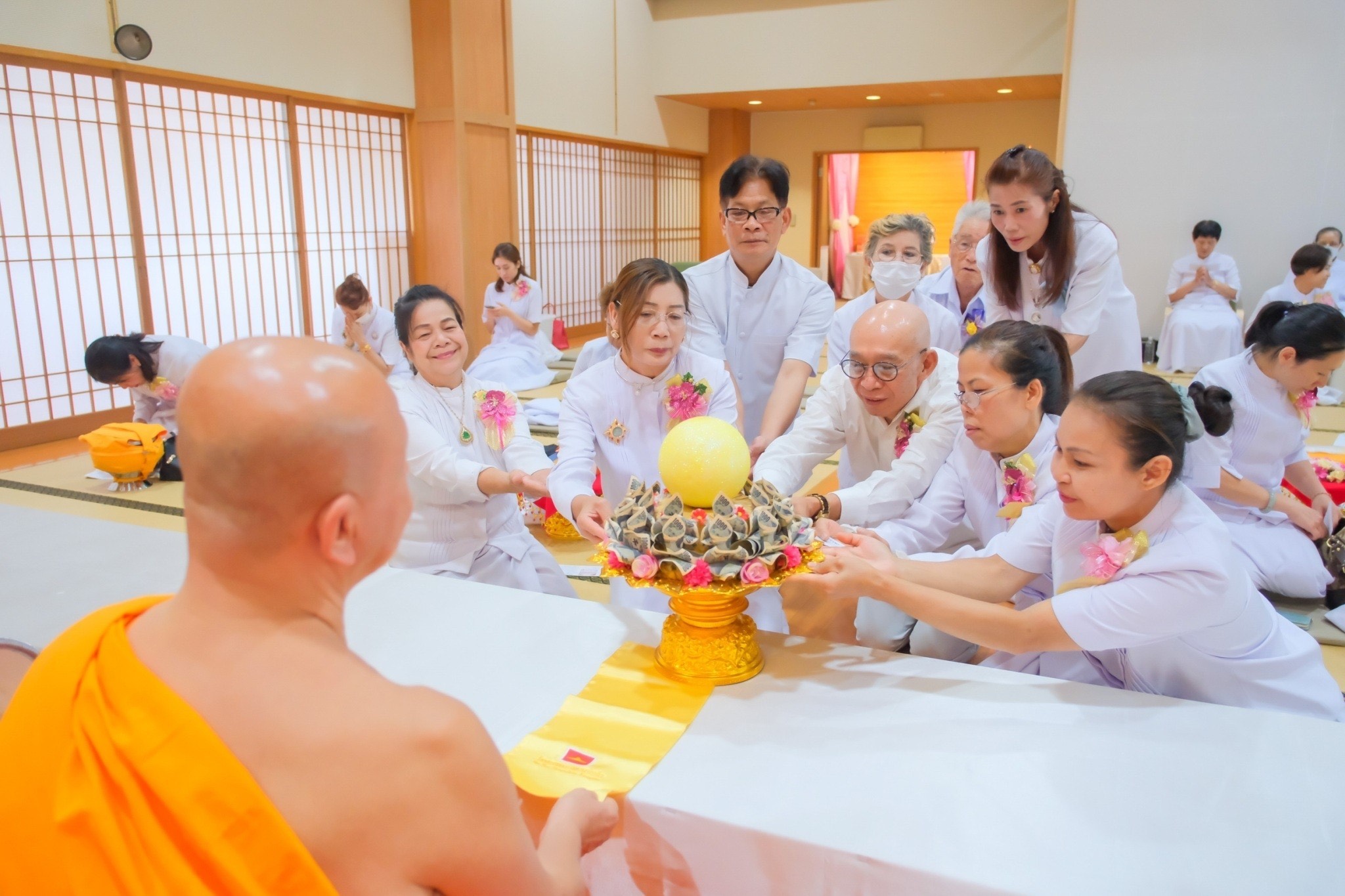 วัดพระธรรมกายคานากาว่า จัดพิธีบูชาข้าวพระ