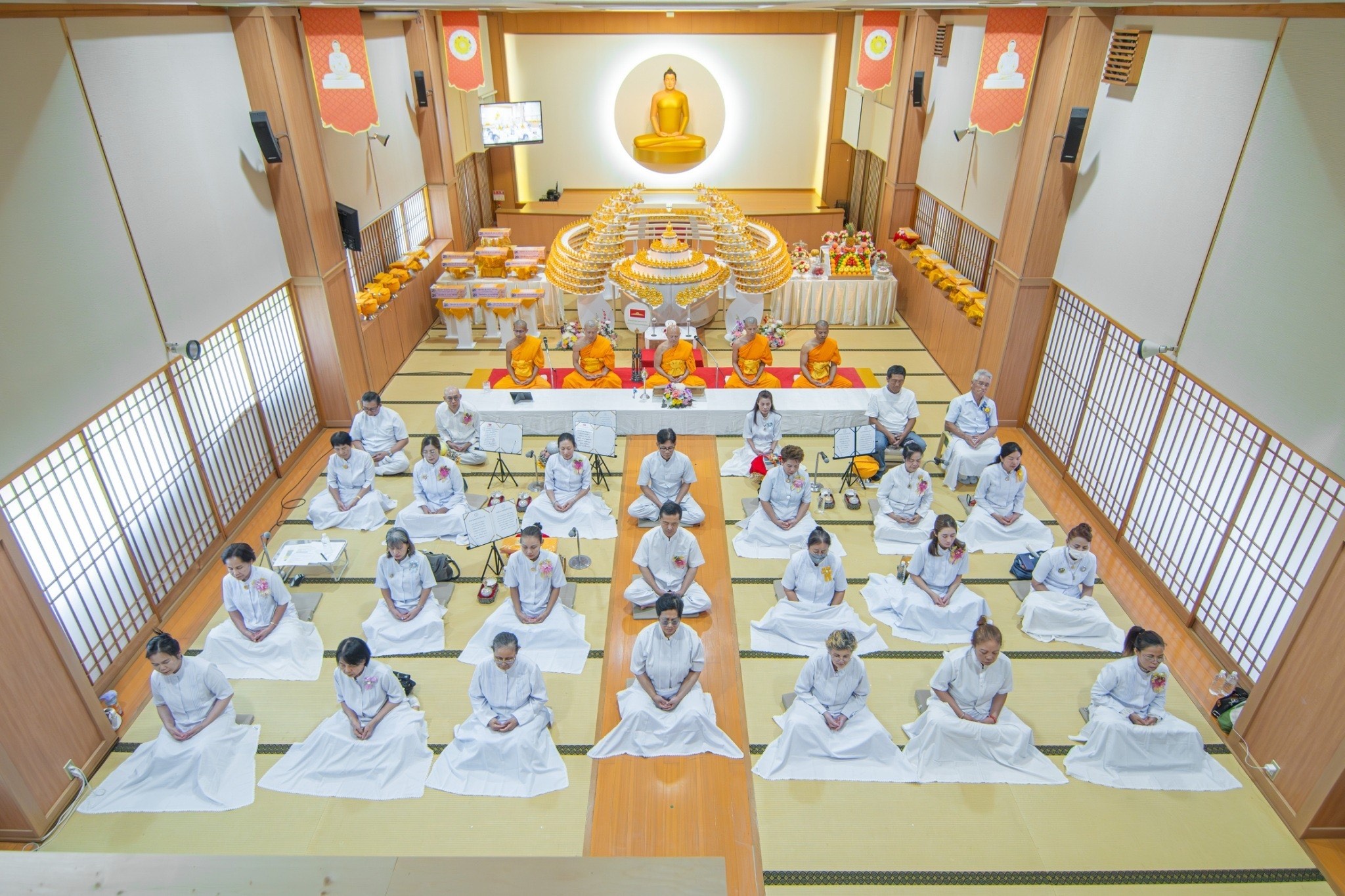 วัดพระธรรมกายคานากาว่า จัดพิธีบูชาข้าวพระ