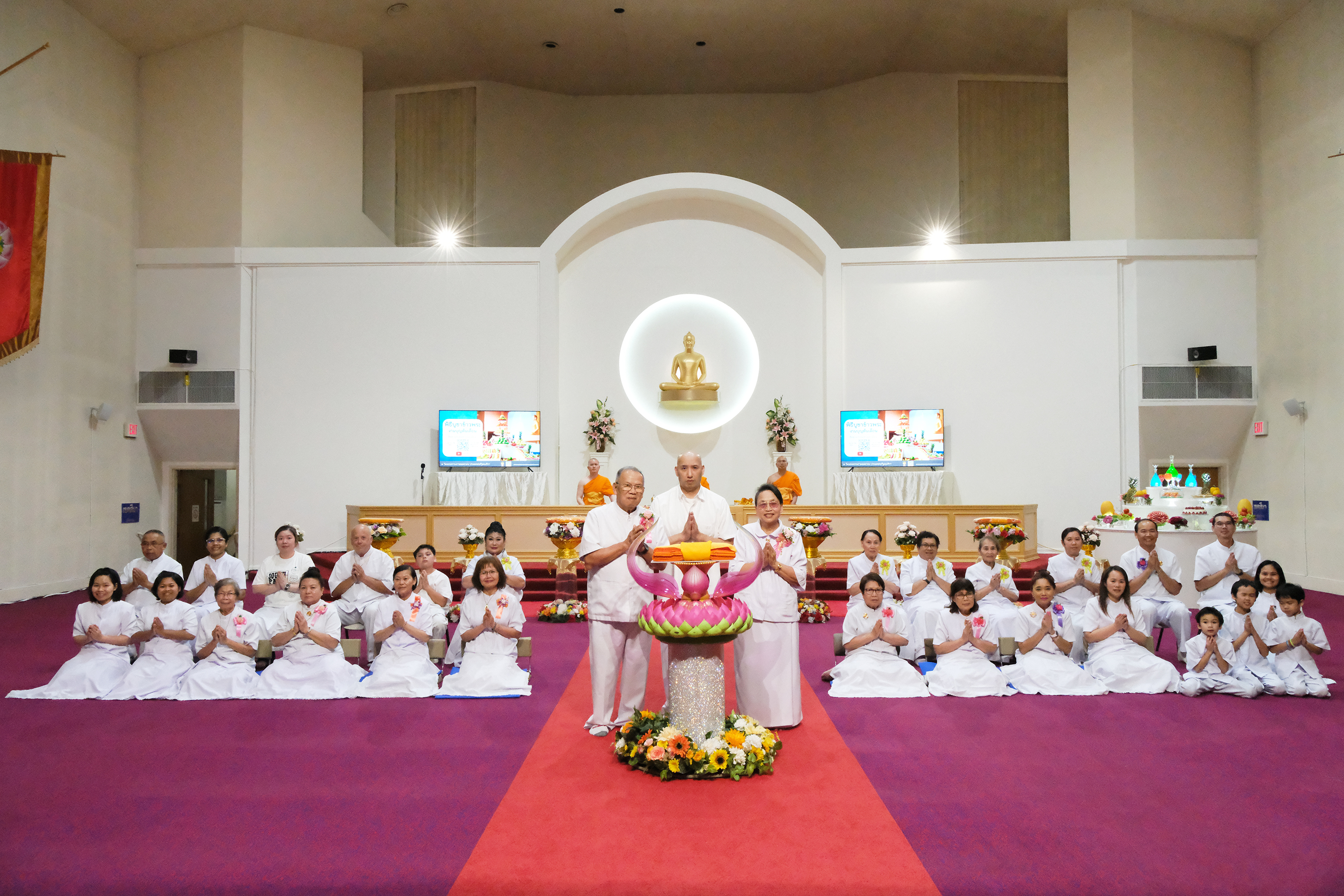 วัดพระธรรมกายออเรกอน จัดพิธีบูชาข้าวพระ