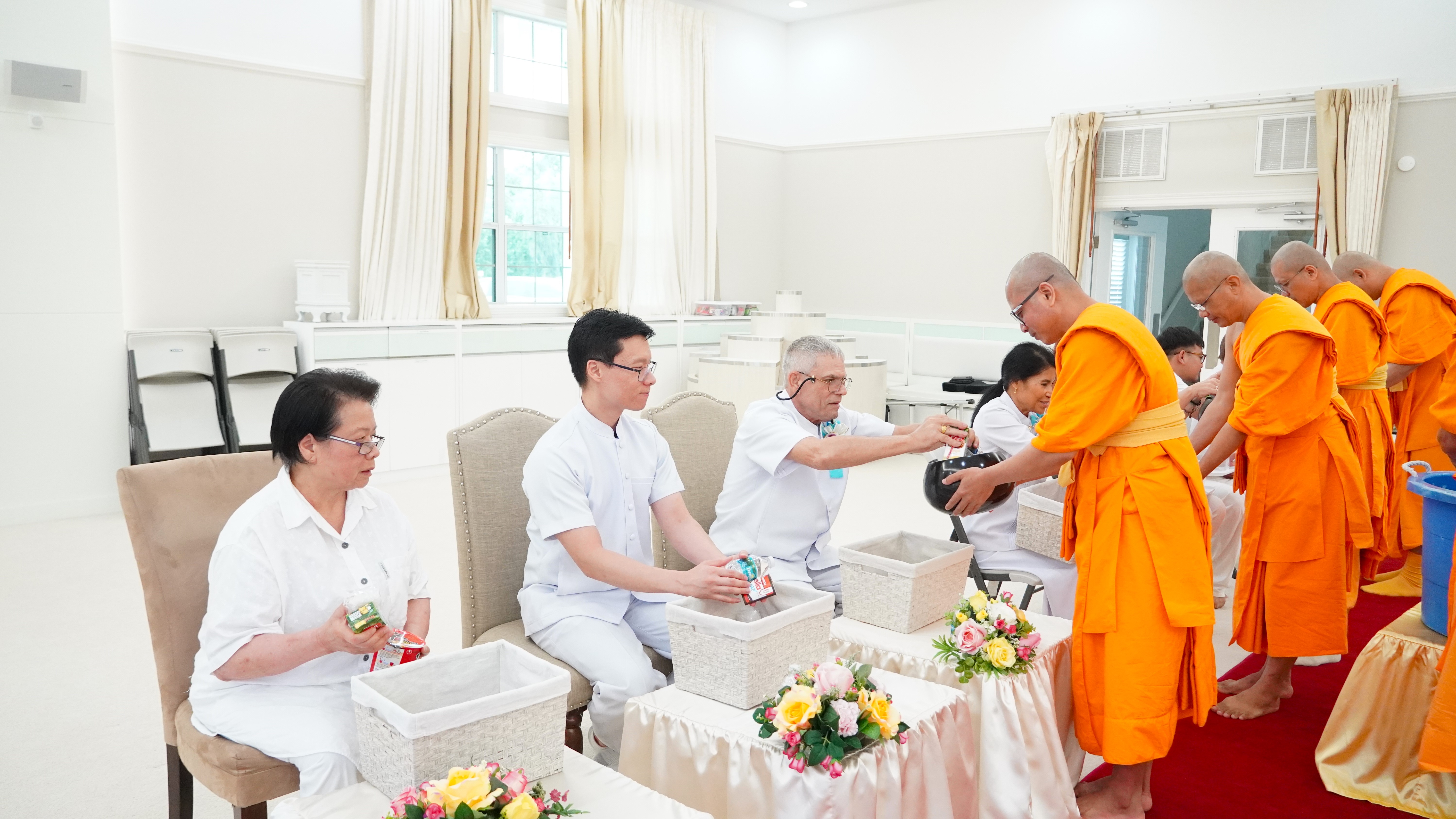 วัดพระธรรมกายฟลอริดา จัดพิธีจุดเทียนใจไฟนิรันดร์อนันตชัย