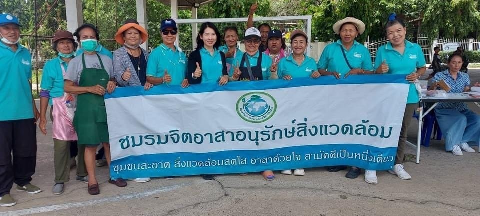 วัดพระธรรมกาย มูลนิธิธรรมกาย มอบข้าวสาร อาหารสำเร็จรูป สนับสนุนเครือข่ายชมรมจิตอาสาอนุรักษ์สิ่งแวดล้อม ตำบลคลองสาม