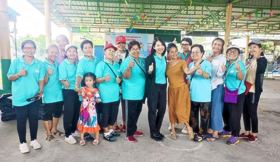 วัดพระธรรมกาย มูลนิธิธรรมกาย มอบข้าวสาร อาหารสำเร็จรูป สนับสนุนเครือข่ายชมรมจิตอาสาอนุรักษ์สิ่งแวดล้อม ตำบลคลองสาม
