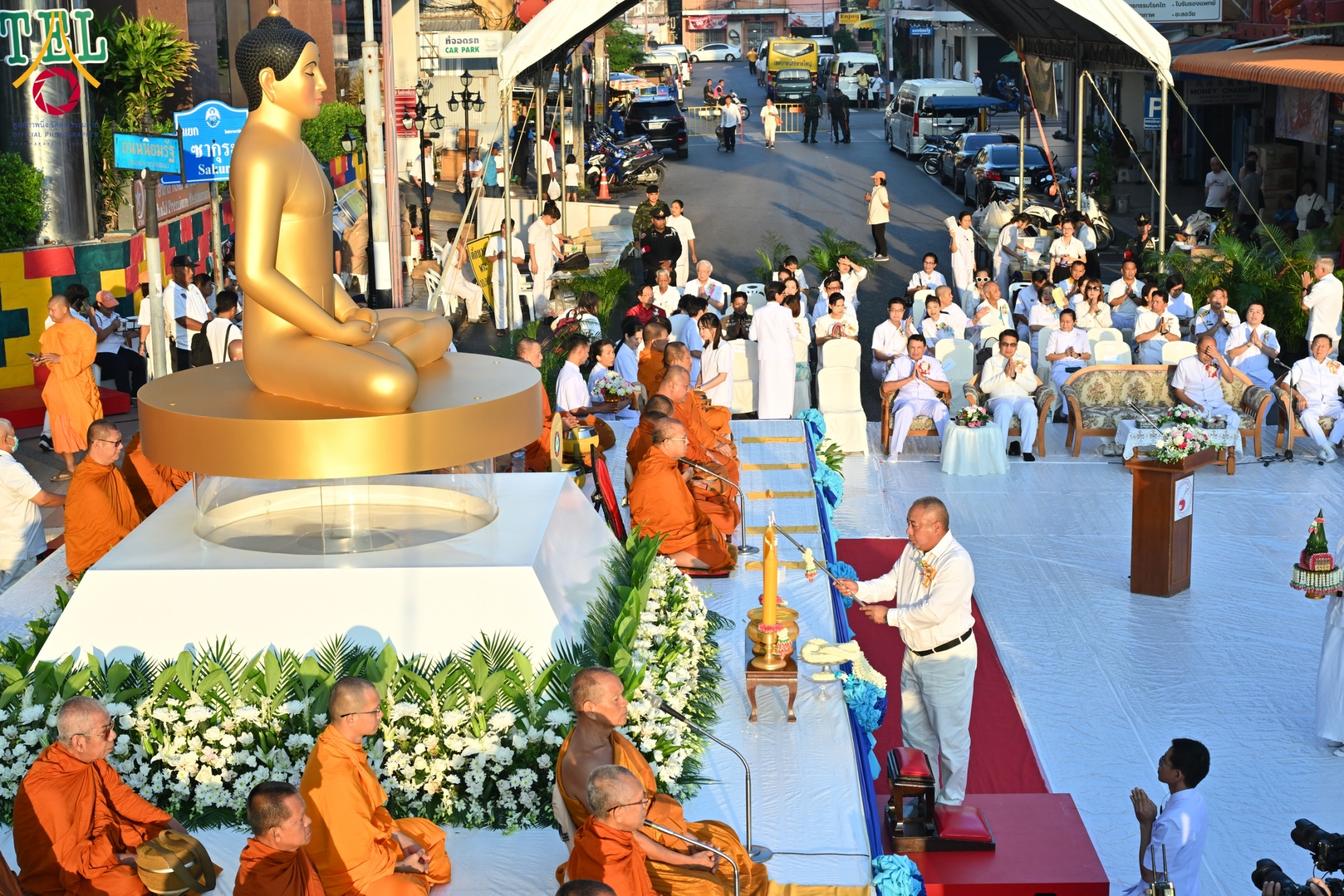 พิธีตักบาตรพระ 10,000 รูป นานาชาติปีที่ 21 ใจกลางเมืองหาดใหญ่
