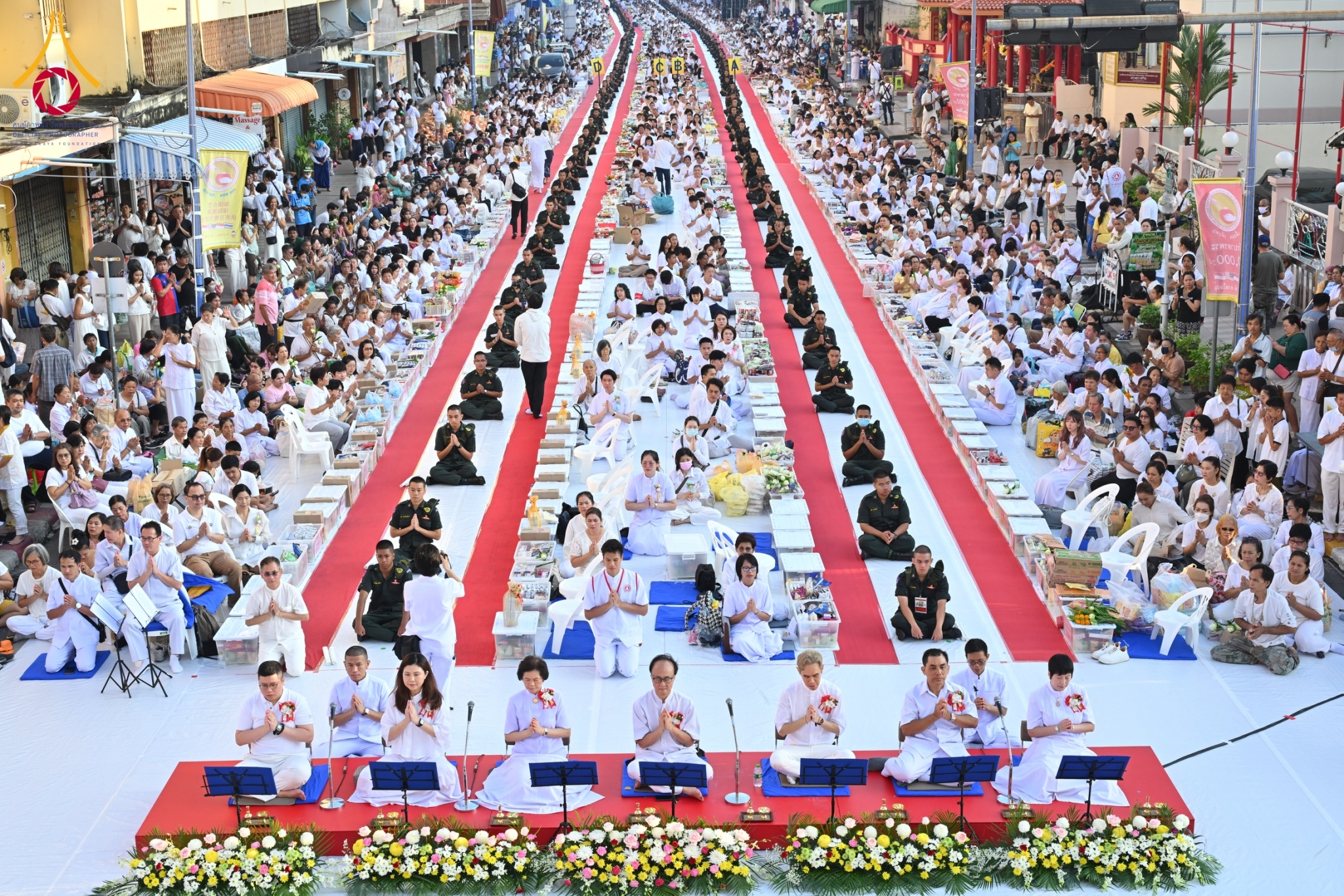 พิธีตักบาตรพระ 10,000 รูป นานาชาติปีที่ 21 ใจกลางเมืองหาดใหญ่