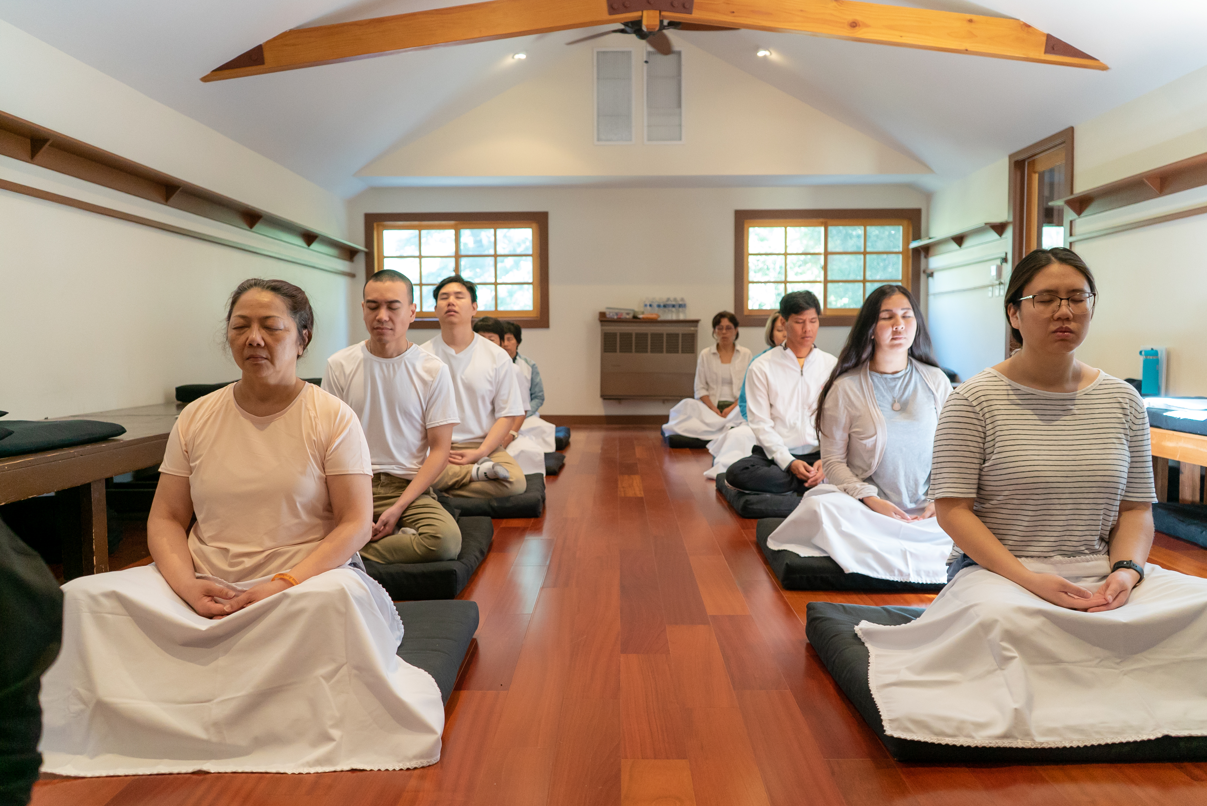 วัดพระธรรมกายแคลิฟอร์เนีย จัดปฏิบัติธรรมหล่อหลอมอาสาสมัครชาวท้องถิ่น