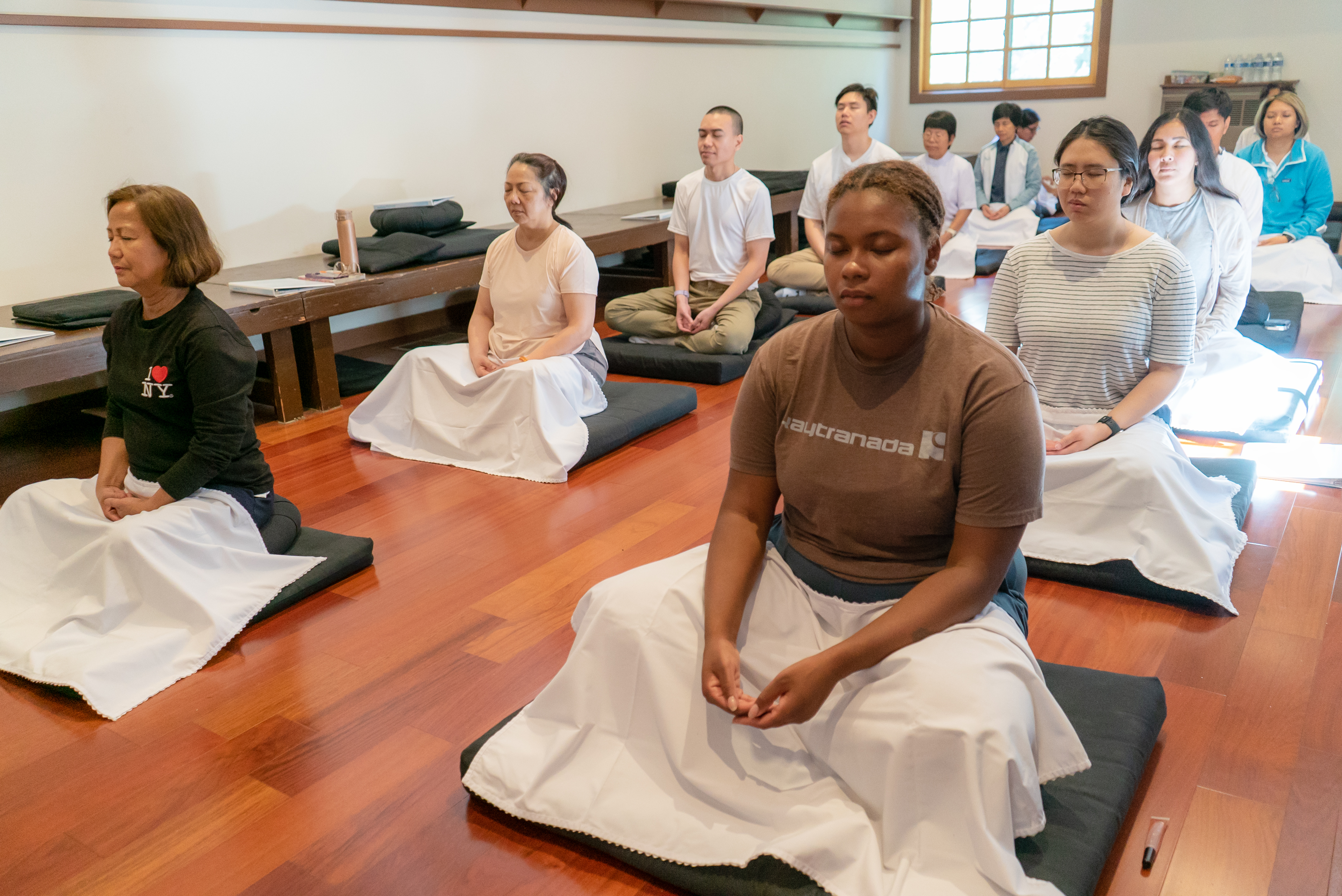วัดพระธรรมกายแคลิฟอร์เนีย จัดปฏิบัติธรรมหล่อหลอมอาสาสมัครชาวท้องถิ่น