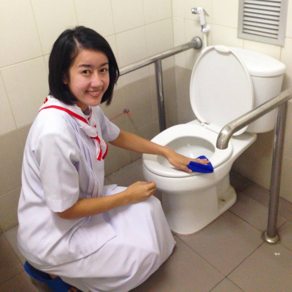 ทำความสะอาดบ้านวัดวาอาราม คือสิ่งที่ชาวพุทธควรทำ ในวันโกน