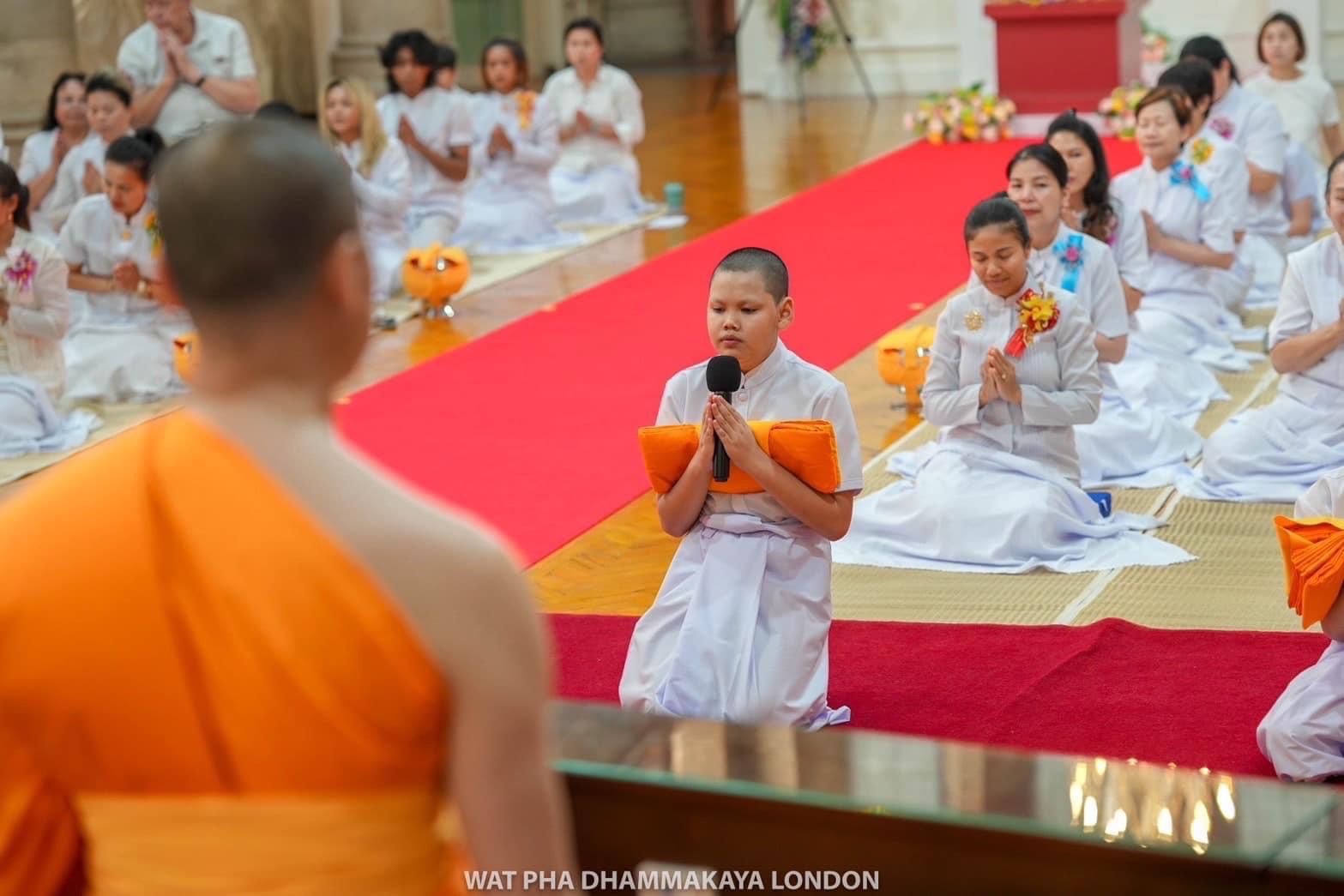 วัดพระธรรมกายลอนดอน จัดพิธีบรรพชาสามเณรยุวธรรมทายาท