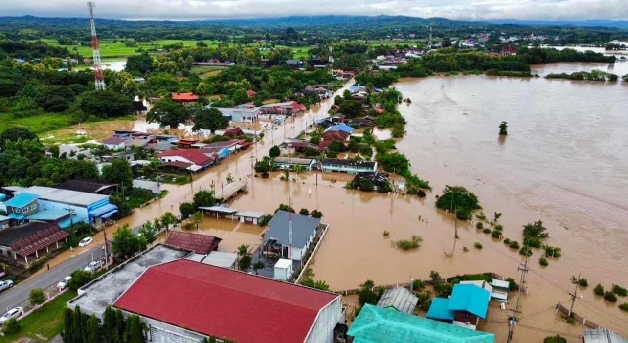วัดพระธรรมกาย มูลนิธิธรรมกายมอบถุงยังชีพช่วยเหลือผู้ประสบอุทกภัย จ.น่าน