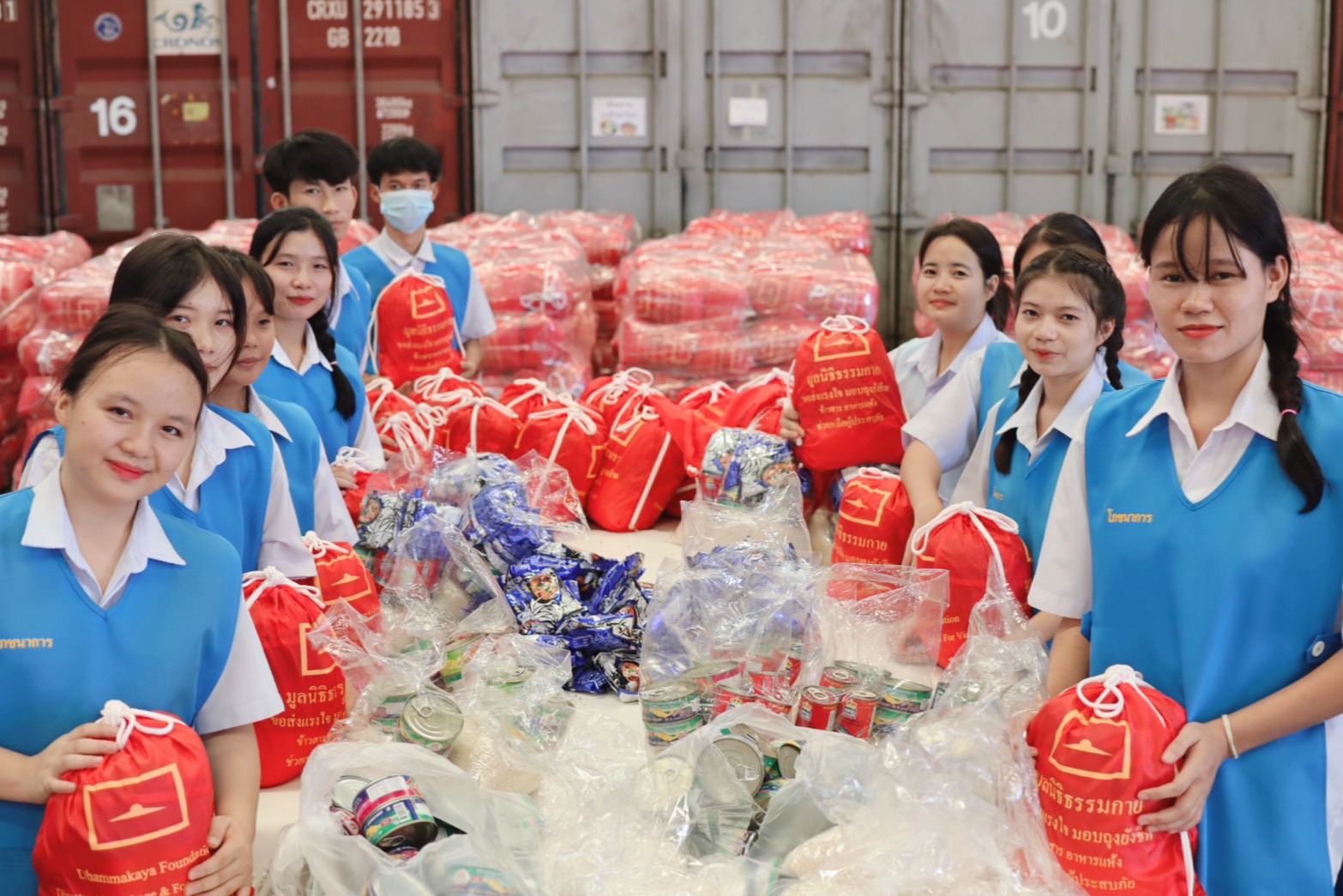 วัดพระธรรมกายเร่งเตรียมถุงยังชีพ พร้อมให้ความช่วยเหลือผู้ประสบภัยน้ำท่วม