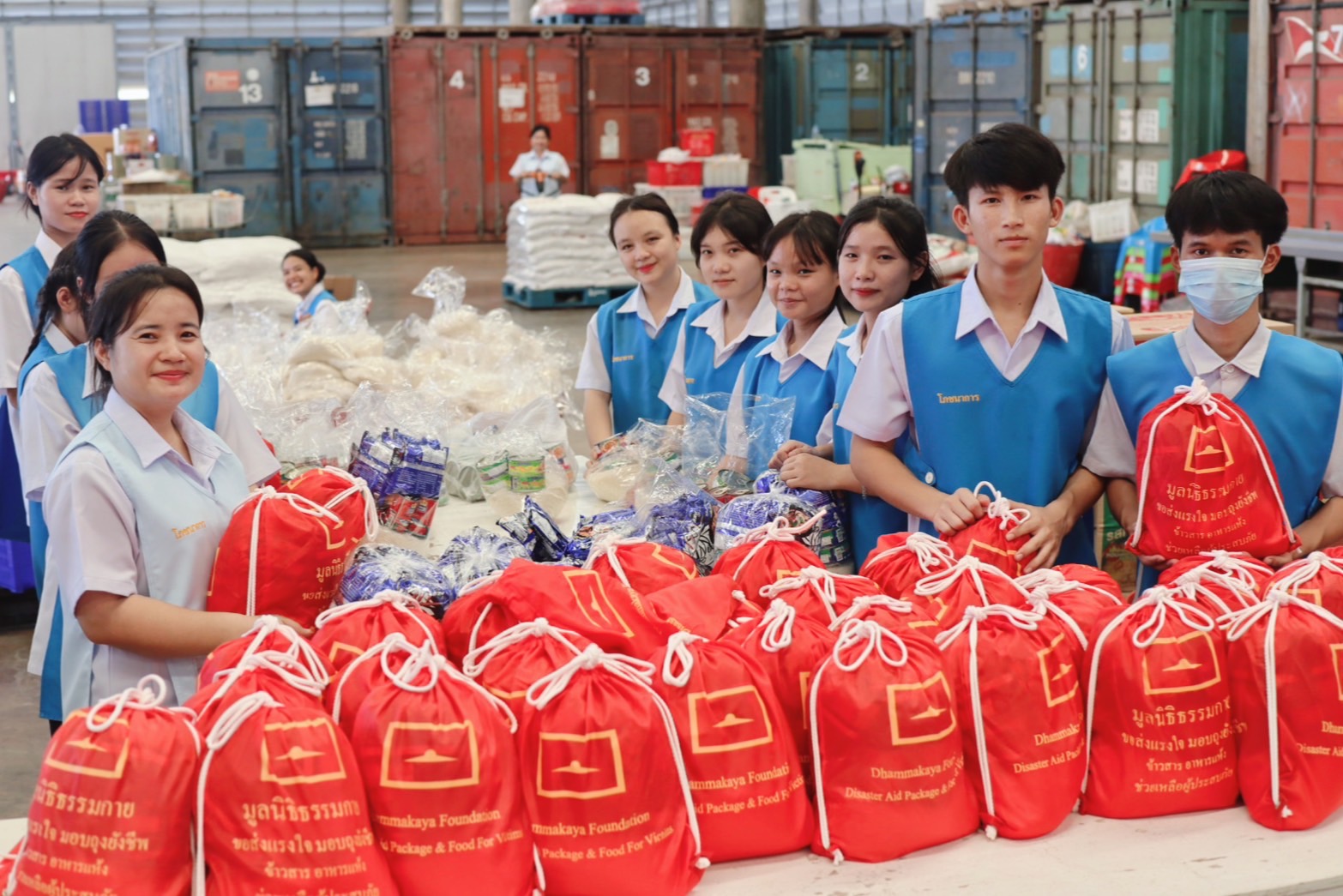 วัดพระธรรมกายเร่งเตรียมถุงยังชีพ พร้อมให้ความช่วยเหลือผู้ประสบภัยน้ำท่วม