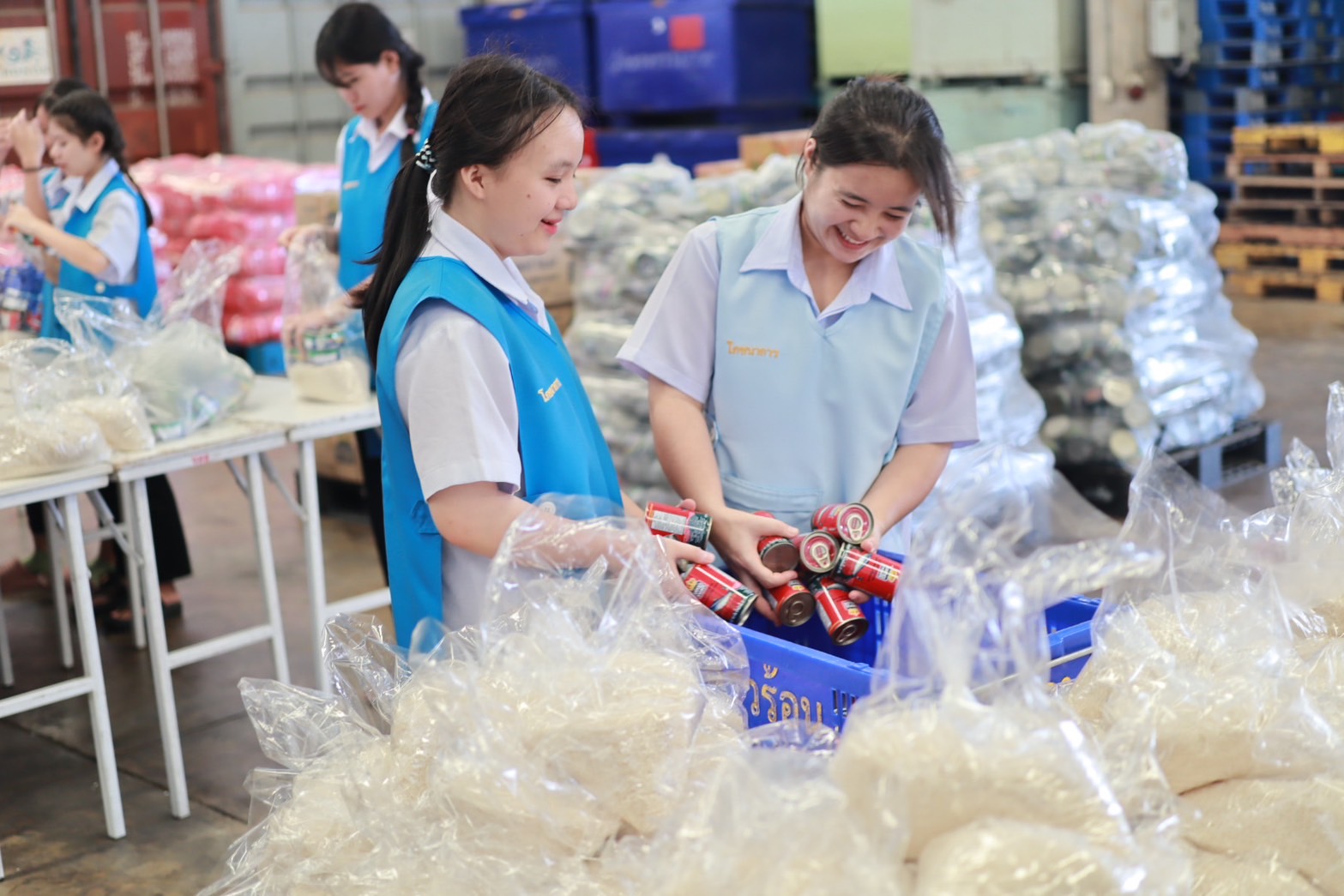 วัดพระธรรมกายเร่งเตรียมถุงยังชีพ พร้อมให้ความช่วยเหลือผู้ประสบภัยน้ำท่วม