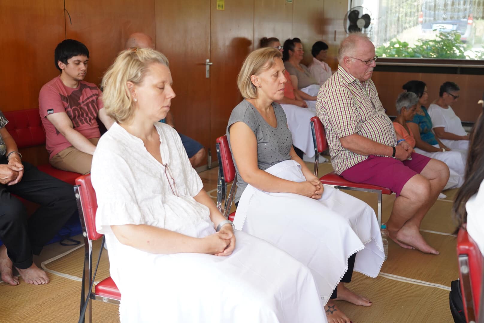วัดพุทธไฮล์บรอนน์ จัดปฏิบัติธรรมชาวท้องถิ่น