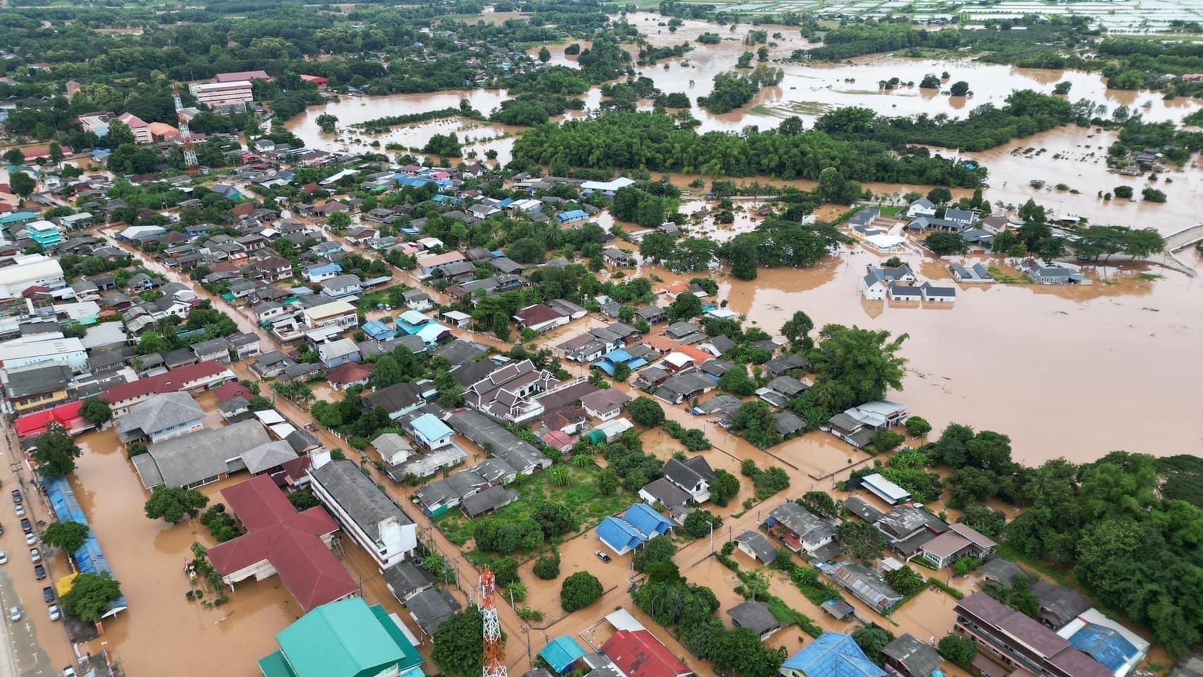 วัดพระธรรมกาย มูลนิธิธรรมกายมอบถุงยังชีพ ช่วยเหลือผู้ประสบอุทกภัย จ.แพร่