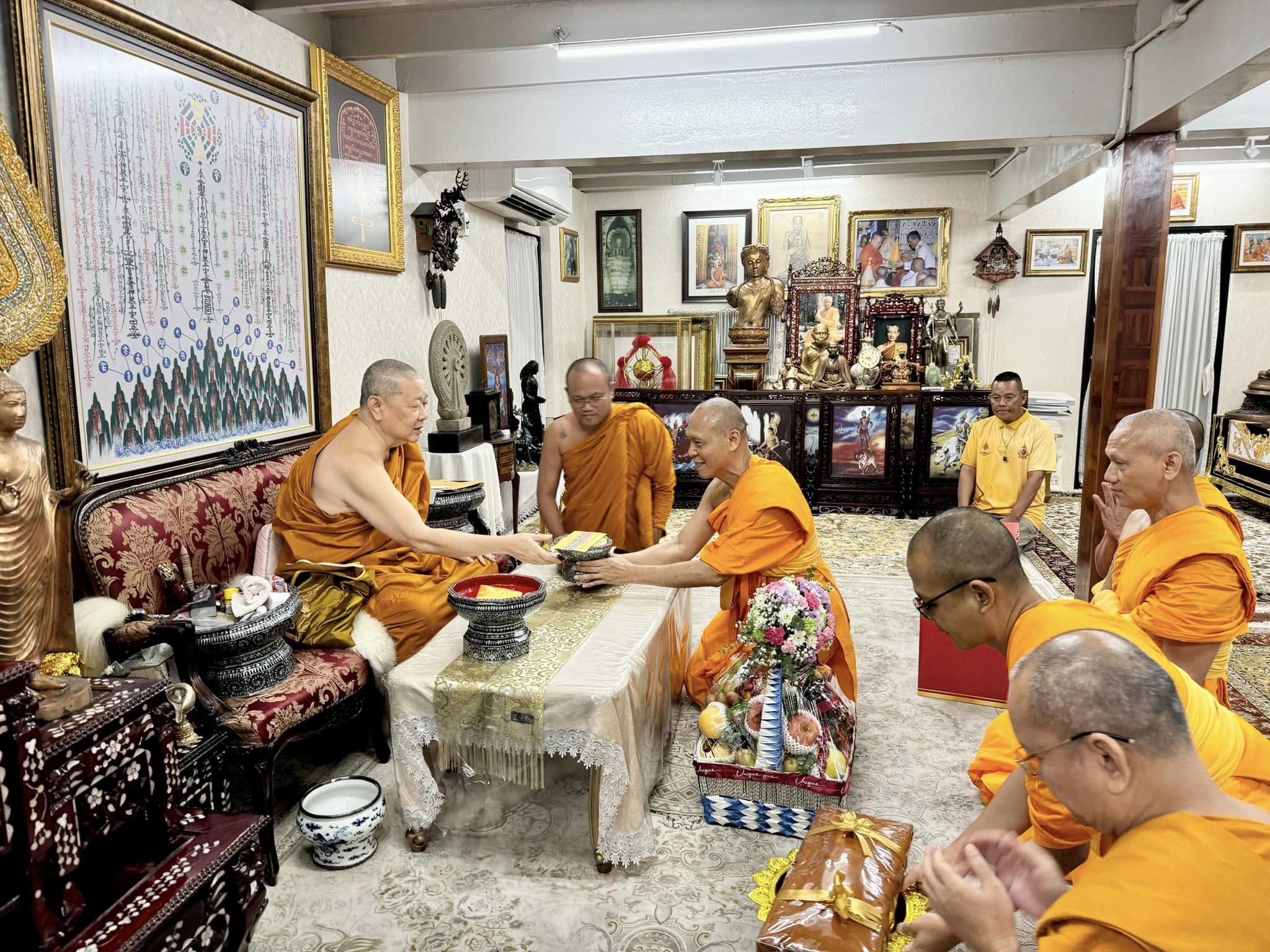 เจ้าคณะใหญ่หนกลางรับฟังรายงานการจัดพิธีมุทิตาสักการะเปรียญธรรม 9 ประโยค วัดพระธรรมกาย